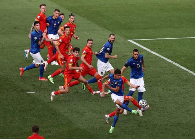 意大利1-0威尔士双双出线